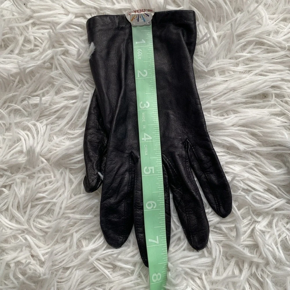 Black vintage short driving gloves